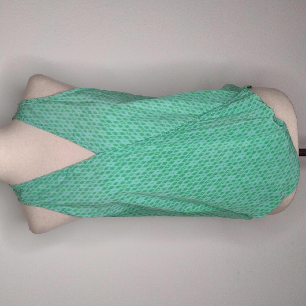 NWOT Ellie Kai Women's Green/100% Silk Top Size 4